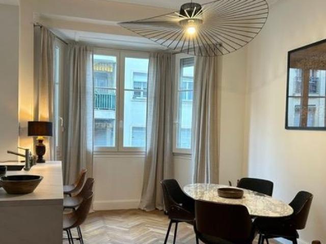 NICE CENTRE 2 PIECES VIDE DE 52M² A LOUER PROCHE GARE, COMMERCES ET CENTRE VILLE
