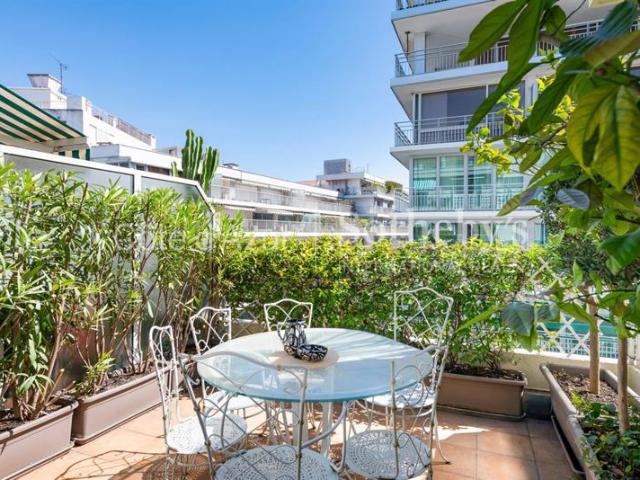 Nice centre, appartement 2 chambres avec terrasse proche Promena