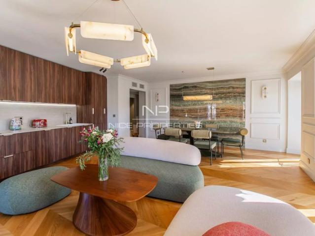 Nice Centre, square Wilson, magnifique 4 pièces de 120 m² rénové en dernier étage avec balcon et vues panoramiques