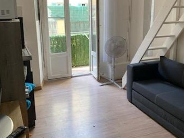 NICE CENTRE STUDIO MEUBLE DE 13M² A LOUER MEZZANINE BALCON PROCHE TRAM ET GARE