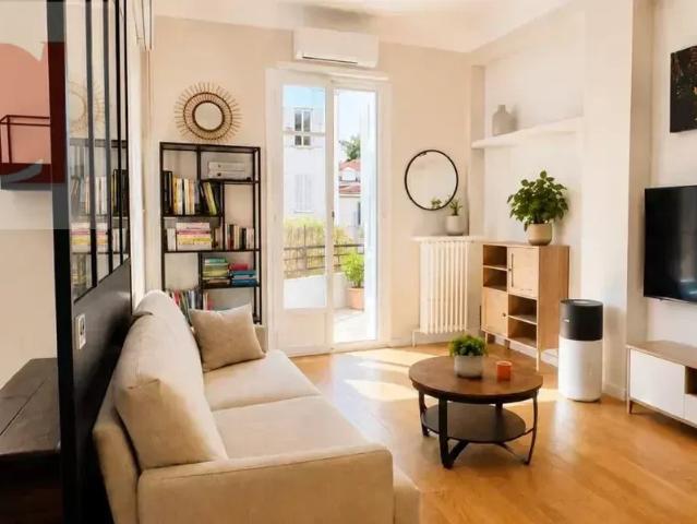 NICE CENTRE/MUSICIENS: Grand 2P rénové avec balcons au calme