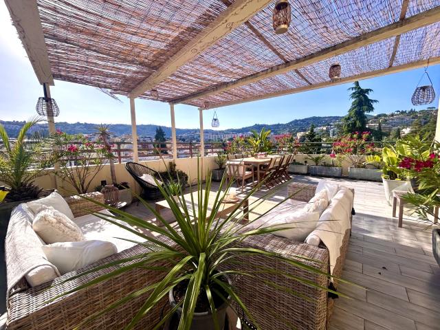 NICE CHAMBRUN 5/6P PENTHOUSE 170 M2 AVEC 130 M2 D'EXTERIEUR