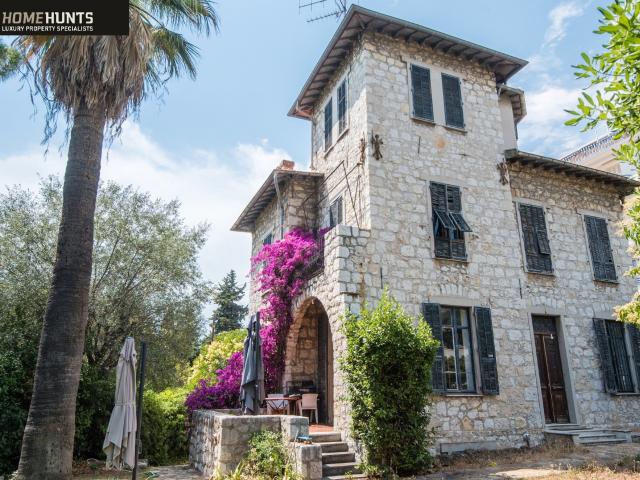 NICE CIMIEZ: A magnificent detached cut stone house of app. 238m² Nice
