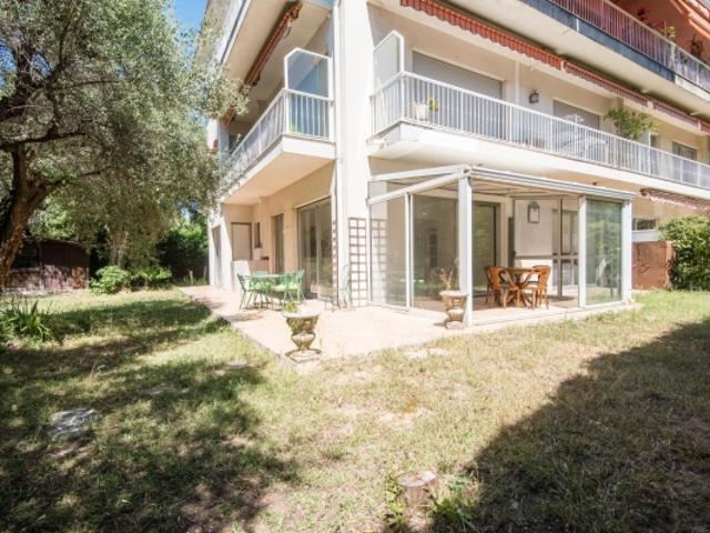 NICE CIMIEZ APAPRTEMENT 4 PIECES DE 88M² A VENDRE AU CALME ABSOLU JARDIN DE 500M² CAVE ET GARAGE IDEAL FAMILLE