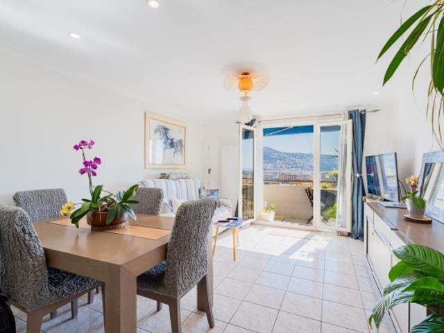 NICE CIMIEZ APPARTEMENT 4 PIECES DE 70M2 A VENDRE BALCON AVEC VUE DÉGAGÉE COLLINES ET MER CAVE ET PARKING