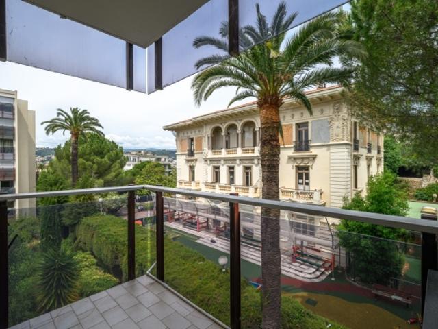 NICE CIMIEZ APPARTEMENT 3 PIECES DE 58 M² A VENDRE TERRASSE ÉTAGE ÉLEVÉ RENOVÉ CAVE LUMINEUX CALME GARAGE EN SUS