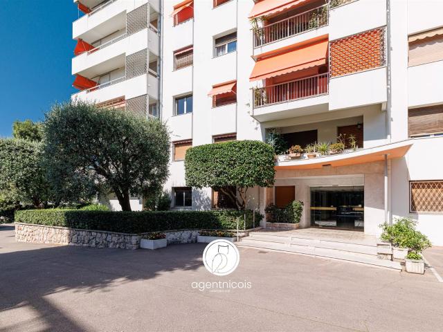 Nice Cimiez / Avenue Georges V: Appartement Traversant / R. 72m² Nice
