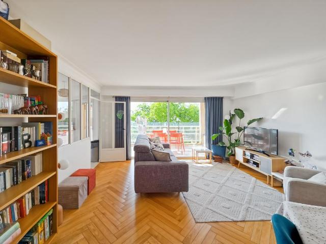 NICE CIMIEZ / CAP DE CROIX Superbe 4 pièces rénové de 111 m² avec terrasses, piscine et double garage