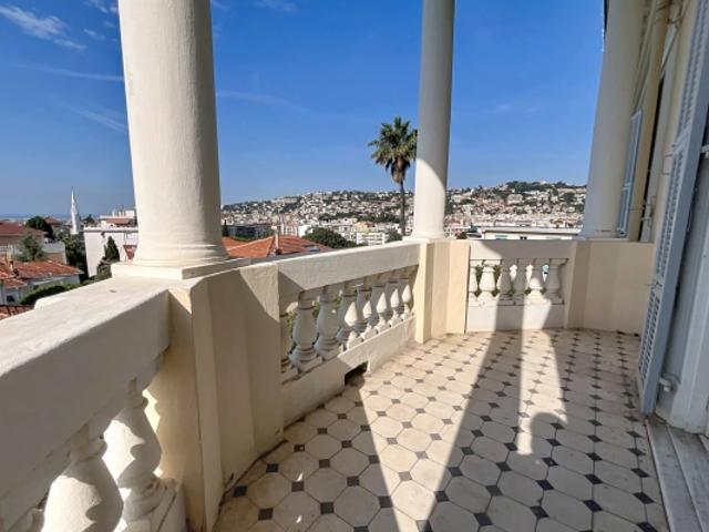 NICE CIMIEZ DERNIER ETAGE VUE MER