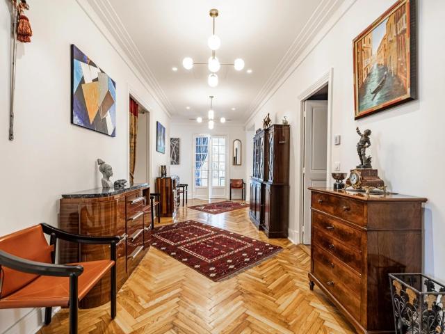 Nice Cimiez – Élégant 6 pièces bourgeois rénové, volumes et. 180m² Nice