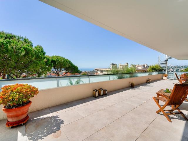 Nice Cimiez Rare Toit terrasse avec espace de vie de 152 m2 et ses deux immenses terrasses