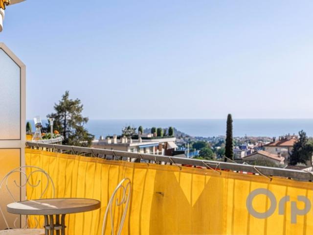 Nice Cimiez résidentiel, terrasse circulaire, belle vue dégagée, parking privatif