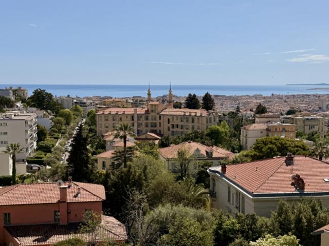 Nice Cimiez Superbe appartement en dernier étage avec vue exceptionnelle mer et jardin