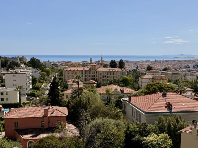 Nice Cimiez Superbe appartement en dernier étage avec vue exceptionnelle mer et jardin