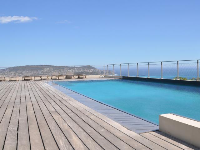 NICE COLLINES SUPERBE 2 PIÈCES DE 48M² MEUBLÉ À LOUER TERRASSE VUE MER PISCINE ET JARDINS PARKING