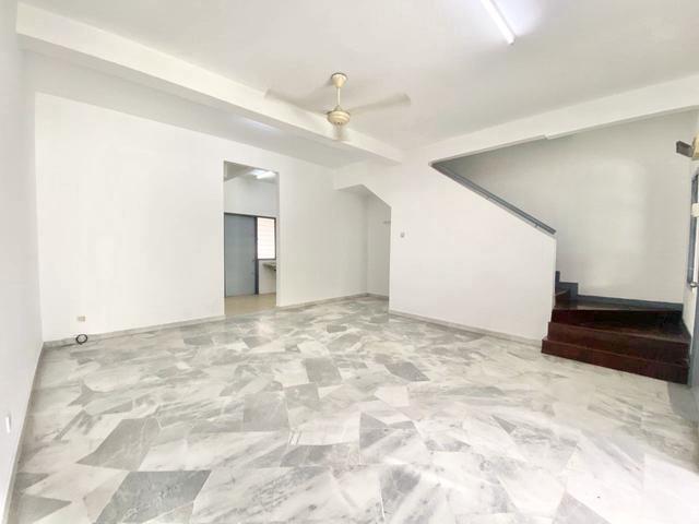 NICE CONDITION 2 Storey Terrace USJ 14 Subang Jaya