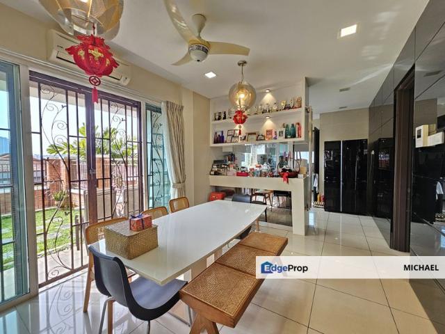 Nice Condition 2.5 Storey big corner terrace