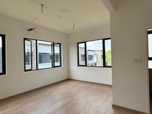 Nice Corner Lot Townhouse with extra land Diamond City
