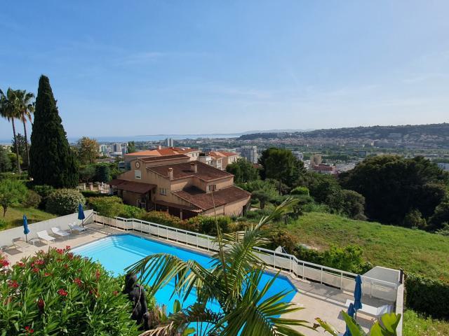 NICE CORNICHE FLEURIE 3 PIÈCES DE 73 m2 AVEC DEUX