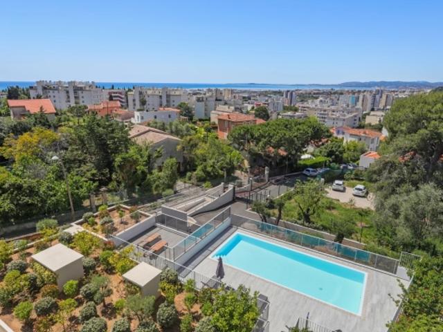 NICE Corniche Fleurie Appartement 4P de standing clé en main avec terrasse et belle vue mer. Garage. Parking. Cave. Piscine