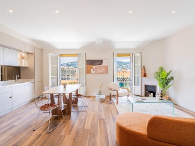NICE COULÉE VERTE APPARTEMENT 3 PIECES DE 70 M² A VENDRE DERNIER ÉTAGE ENTIEREMENT RÉNOVÉ DEUX BALCONS CAVE EMPLACEMENT IDÉAL