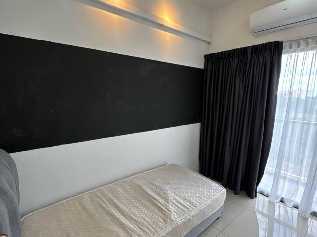 Nice Cozy Room WITH FULLY FINISHED Balcony Single Room at The Greens @ Subang West, Shah Alam