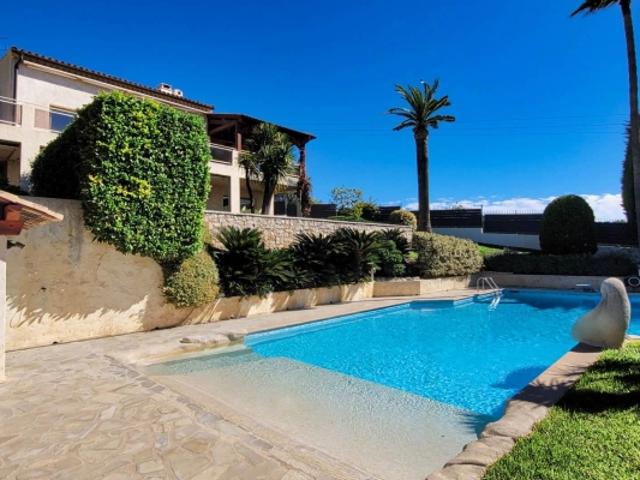 NICE CREMAT Villa familiale avec piscine et terrains de jeux
