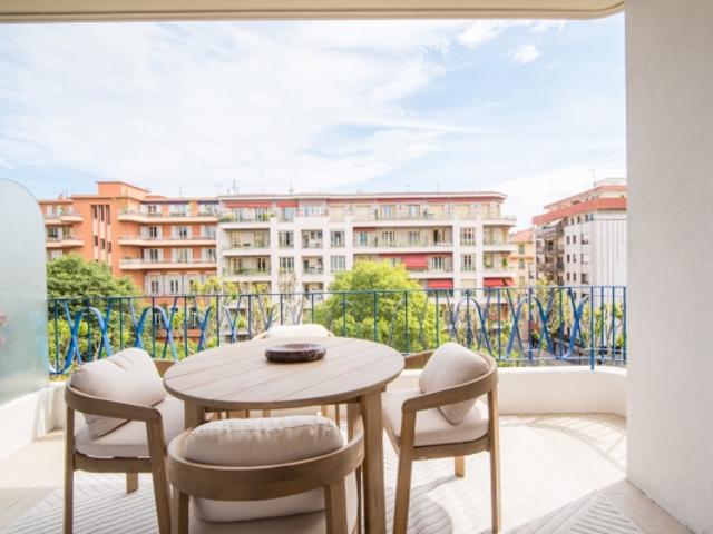 NICE DUBOUCHAGE APPARTEMENT 4 PIECES DE 89M2 A VENDRE TERRASSE AVEC VUE DÉGAGÉE ENTIEREMENT RÉNOVÉ PROCHE TOUTES COMMODITÉS