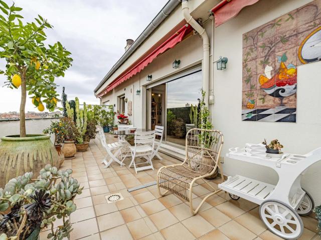 Nice Dubouchage Superbe 3/4 pièces au dernier étage avec. 127m² Nice