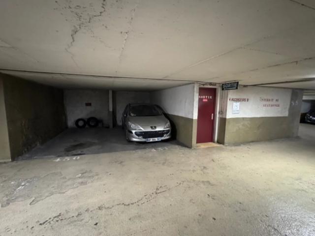 Nice Dubouchage Place de Parking Sécurisée