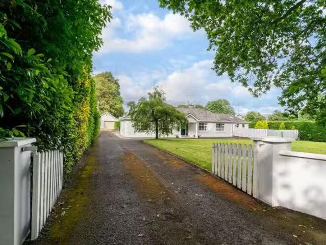 New Detached Bungalow on c. 0.5 Acre, Broadlease, Ballymore Eu.