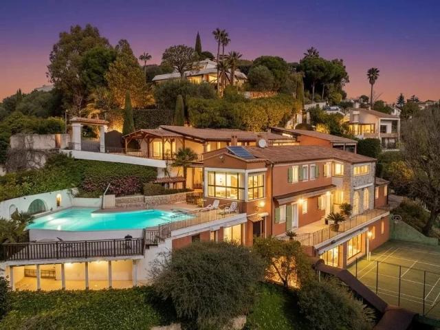 Nice – Domaine privé d’exception avec piscine, tennis et 469 m² habitables
