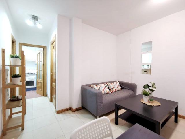 Nice double room in Velázquez Street