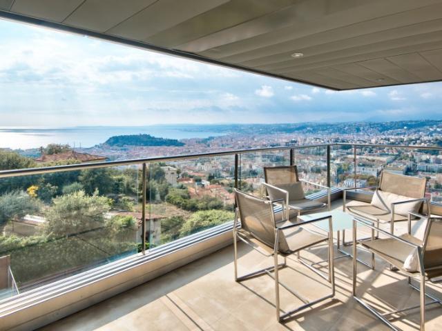 NICE EST VILLEFRANCHE SUR MER APPARTEMENT 5 PIÈCES DE 138M² À LOUER VIDE GRANDE TERRASSE TRÈS BELLE VUE MER DEUX PARKINGS