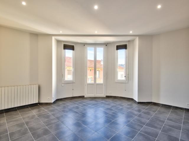 NICE EST SAINT ROCH APPARTEMENT 3 PIECES DE 65M² A VENDRE EN PARFAIT ETAT PROCHE COMMODITES AVANT DERNIER ETAGE BALCON