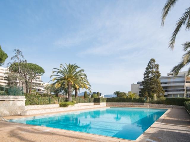 NICE FABRON APPARTEMENT 3 PIECES DE 69M² A VENDRE RESIDENCE AVEC PISCINE ET GARDIEN JARDIN PRIVATIF GARAGE FERME