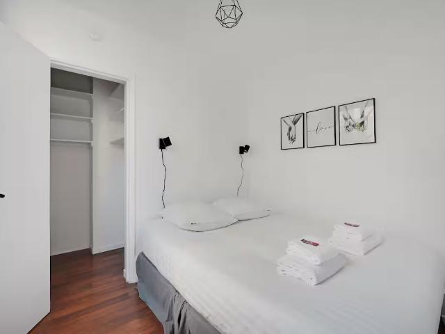 Nice, fashionable loft in quiet street, Paris Amsterdam Apartments for Rent