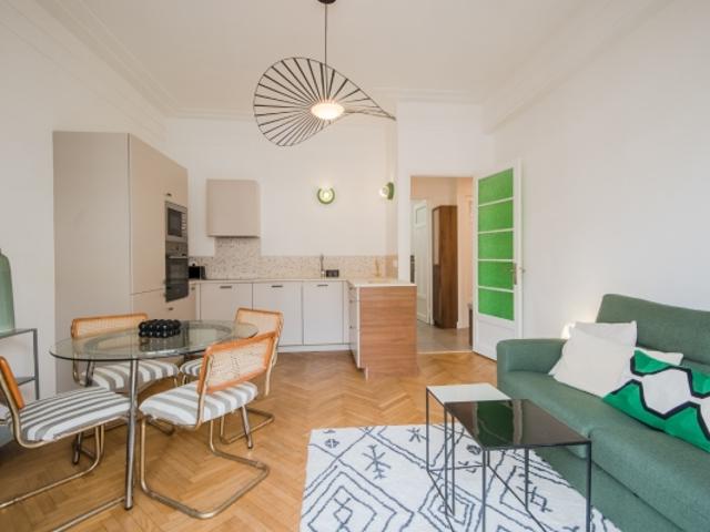 NICE FLEURS APPARTEMENT 3 PIECES DE 48.91 M² A VENDRE ETAGE ELEVE BALCONS TRAVERSANT LUMINEUX RENOVE CALME