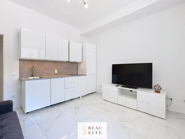 Nice Fleurs: Charmant 2 pièces meublé 32 m²