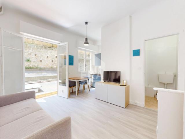 NICE FLEURS: JOLI STUDIO AVEC TERRASSE LUMINEUX ET CALME