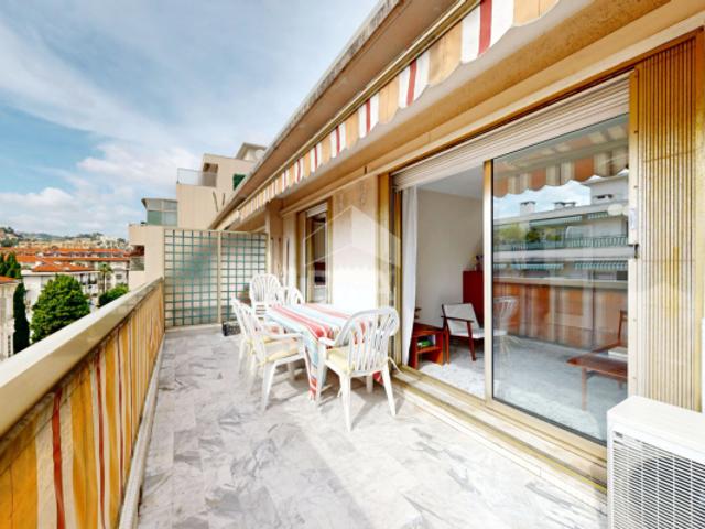 NICE FLEURS: JOLI 2 PIÈCES TRAVERSANT AVEC UNE BELLE TERRASSE ET BALCON