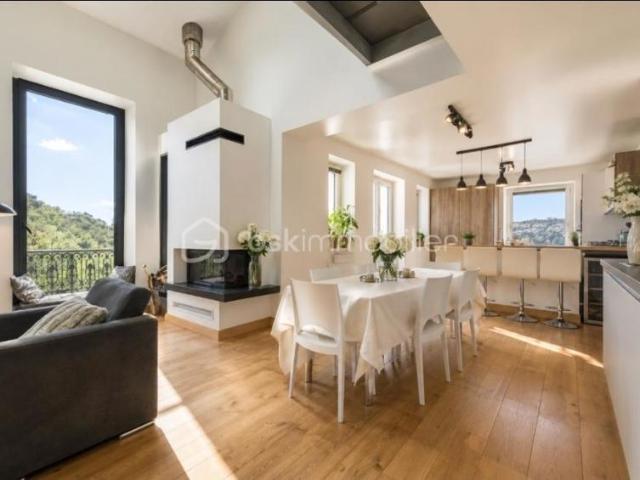 NICE GAIRAUT – DUPLEX DE CARACTÈRE AVEC ESPRIT MAISON ET 400 M² DE TERRAIN PRIVATIF