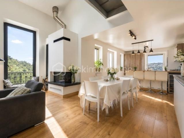 NICE GAIRAUT – DUPLEX DE CARACTÈRE AVEC ESPRIT MAISON ET 400 M² DE TERRAIN PRIVATIF