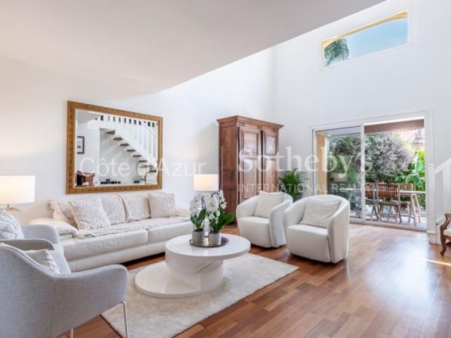 Nice Gairaut, maison de 6 pièces avec jardin, piscine, vue mer et domaine privé