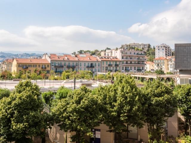 NICE GARIBALDI APPARTEMENT 2 PIECES DE 30 M² A VENDRE DUPLEX VUE DEGAGÉE EMPLACEMENT RECHERCHÉ PIED À TERRE OU INVESTISSEMENT