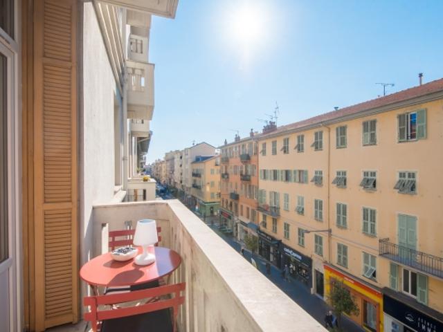 NICE GARIBALDI / RÉPUBLIQUE – 2 PIÈCES 56 m² A VENDRE – POSSIBILITÉ 3 PIÈCES – ENTIÈREMENT RÉNOVÉ – BALCONS – EMPLACEMENT IDÉAL