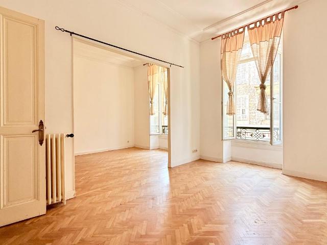 Centre ville de Nice – Grand appartement à rénover avec possibilité de 3 chambres