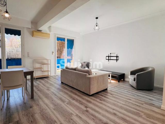 Nice GRAND 2 PIECES avec balcon