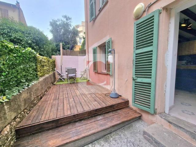 NICE GROSSO  STUDIO AVEC GRANDE TERRASSE AU CALME