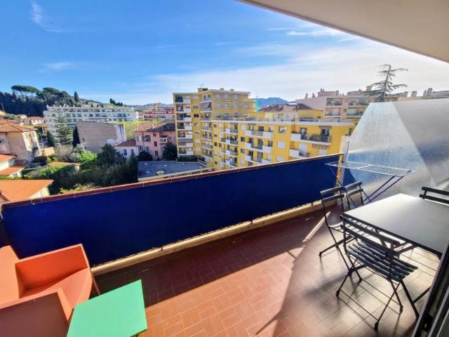 Nice Horloge de Cessole 3 pièces de 69,77 m² avec terrasse au calme